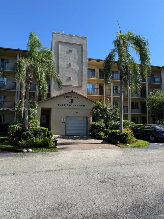 1201 SW 141st Ave unit 304J, Pembroke Pines, FL 33027 - photo 2