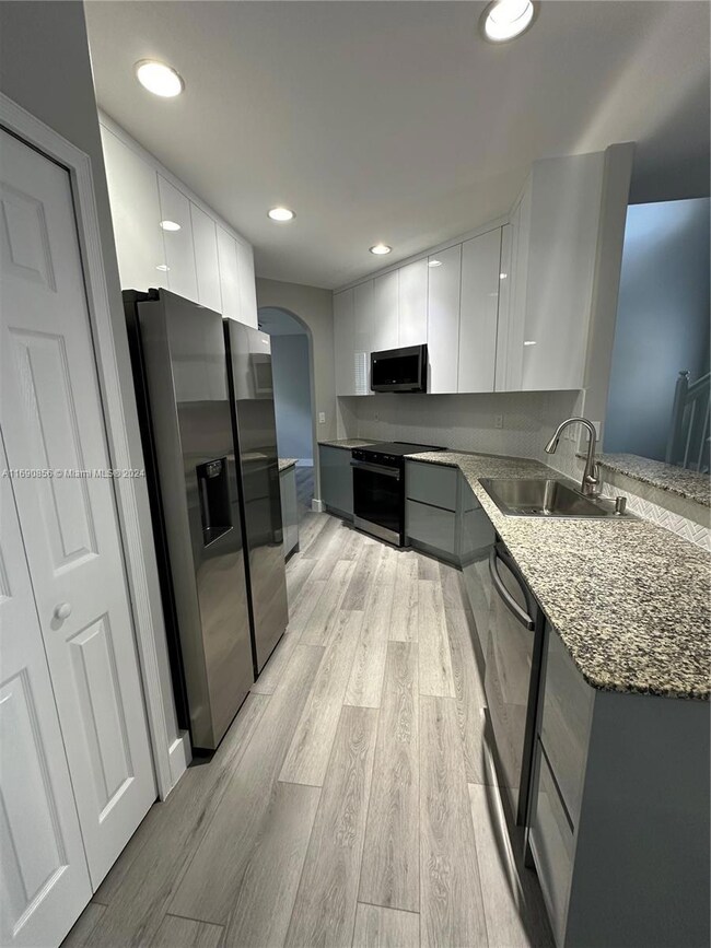 10981 NW 48th Terrace, Doral, FL 33178 - photo 6