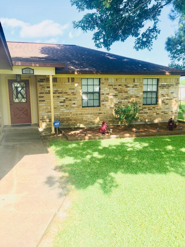 112 Ronald Ave, Bay City, TX 77414 - photo 2