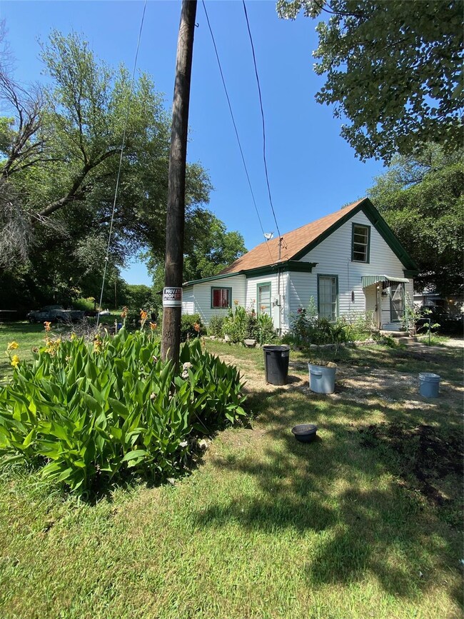 607 Mccubbin St, Gainesville, TX 76240 - photo 2
