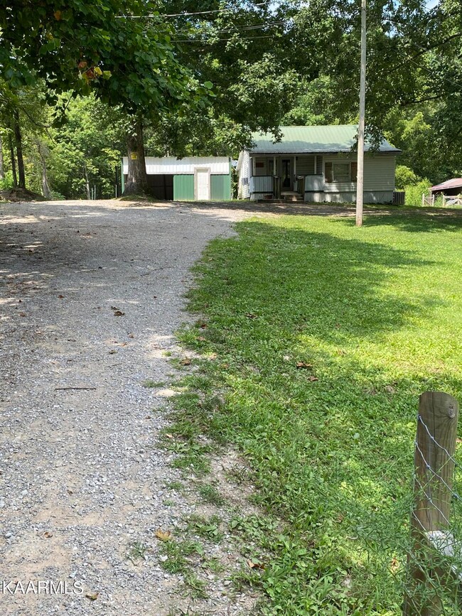 572 Claysville Rd, Crossville, TN 38571 - photo 4