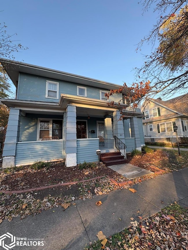 207 W Jefferson Ave, Fairfield, IA 52556 - photo 3