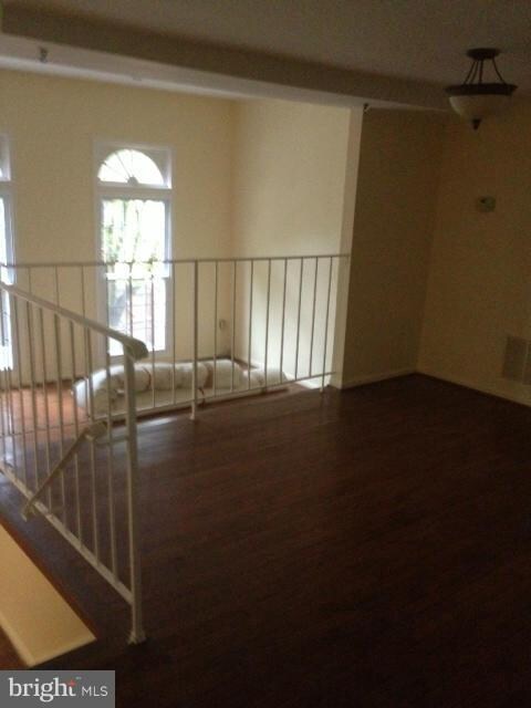 8136 Sleepy View Ln, Springfield, VA 22153 - photo 2