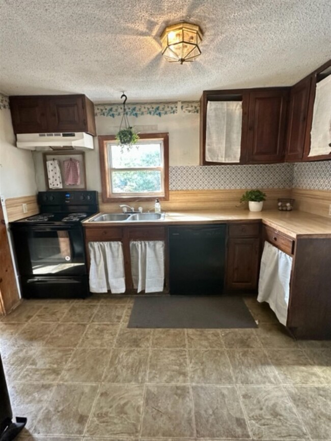 612 Whitefield Rd, Dalton, NH 03598 - photo 3