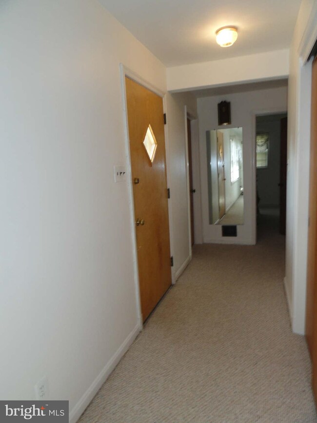 5856 Glen Forest Dr, Falls Church, VA 22041 - photo 3