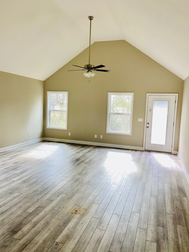 110 Blue Grass Dr, Shelbyville, TN 37160 - photo 3