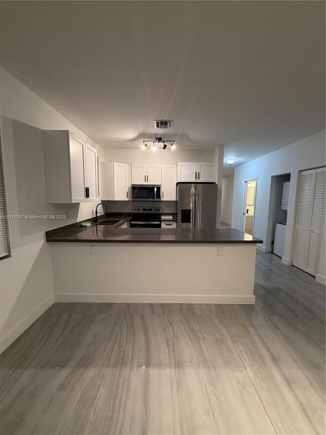 932 SW 10th St unit 3, Hallandale Beach, FL 33009 - photo 5