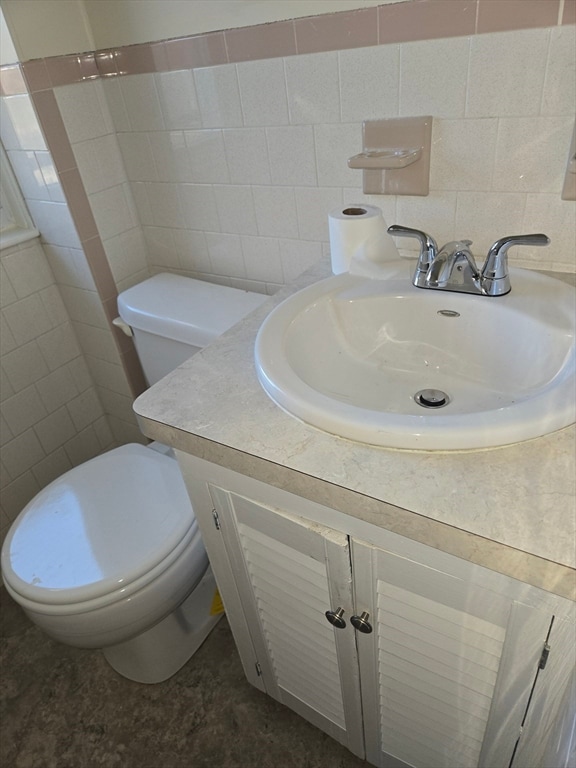 646 Broadway unit 2, Raynham, MA 02767 - photo 3