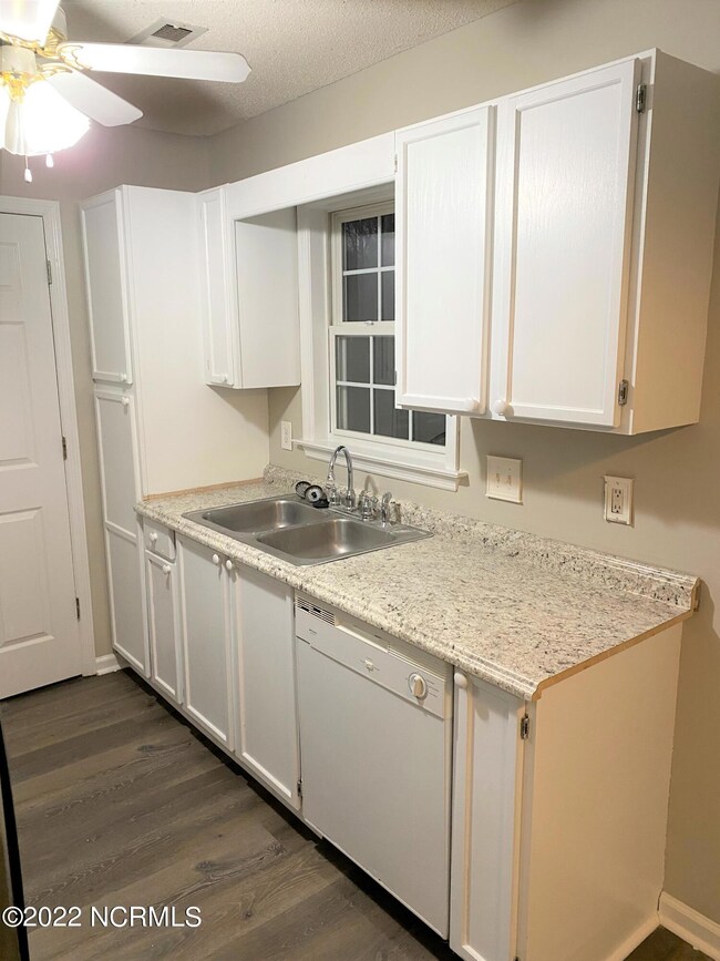 135 Settlers Cir, Jacksonville, NC 28546 - photo 5