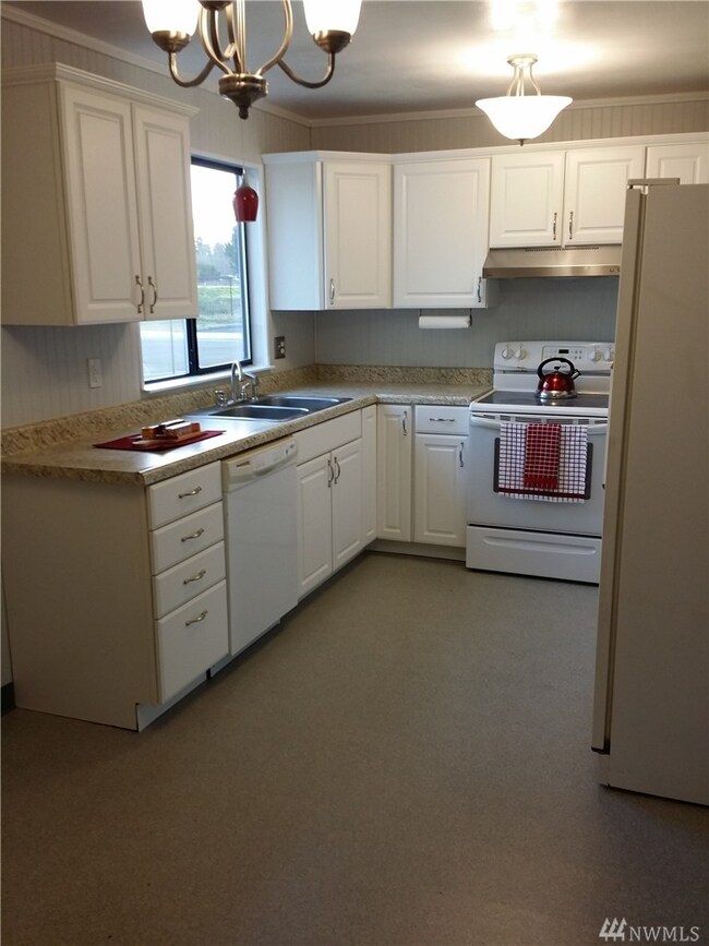 308 Edwards St SW, Yelm, WA 98597 - photo 2