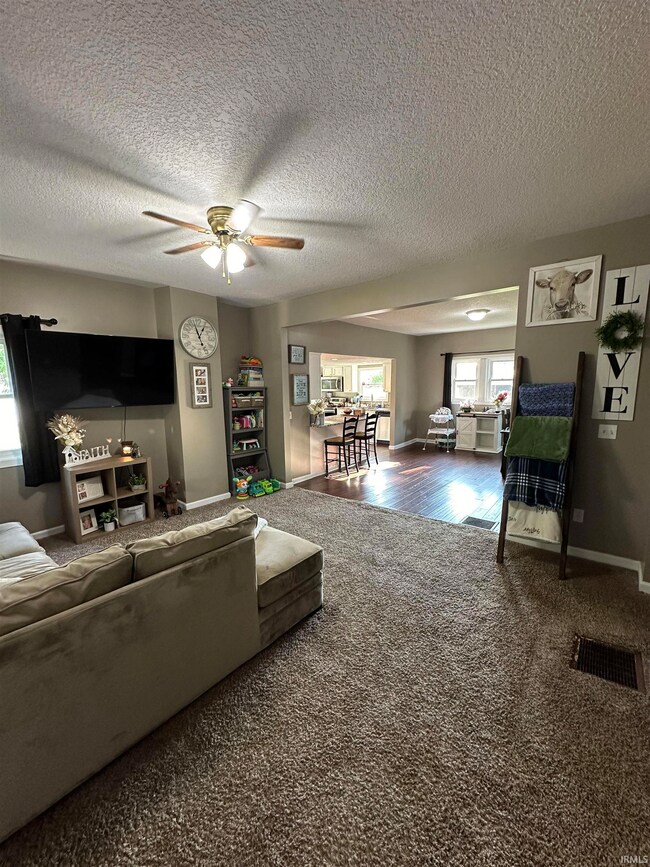 619 Douglas St, Auburn, IN 46706 - photo 4