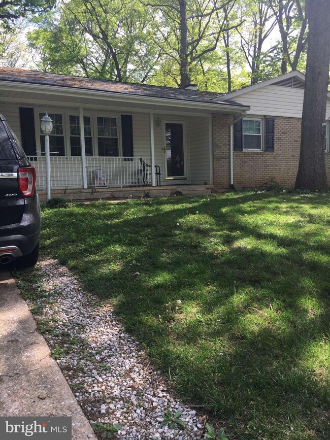 5819 Victor Dr, Sykesville, MD 21784 - photo 2