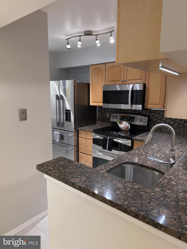 3310 Wyndham Cir unit 215, Alexandria, VA 22302 - photo 3