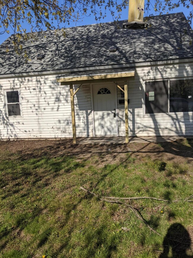 919 Dimson Dr E, Columbus, OH 43213 - photo 2