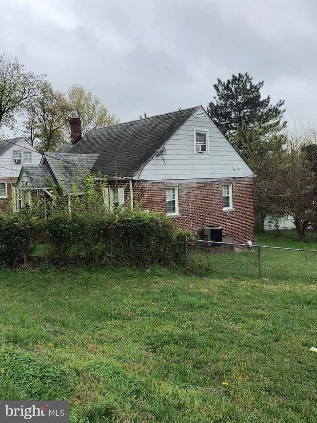 815 Ray Rd, Hyattsville, MD 20783 - photo 2