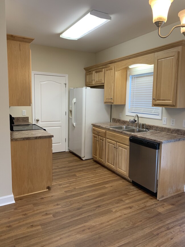 253 John Mark Ct, Manchester, TN 37355 - photo 4