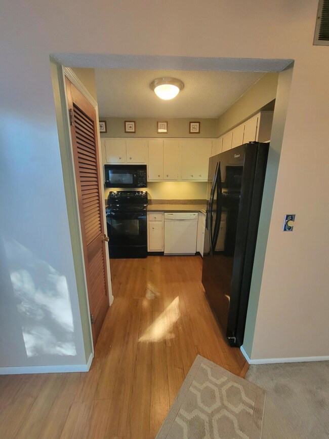 586 Dlyn St unit 1, Columbus, OH 43228 - photo 6