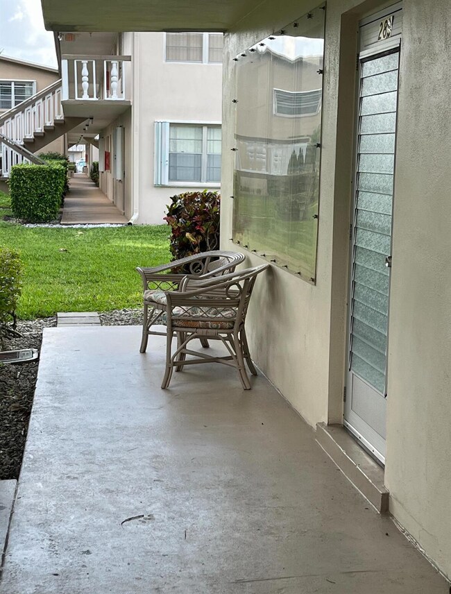 289 Windsor M, West Palm Beach, FL 33417 - photo 2