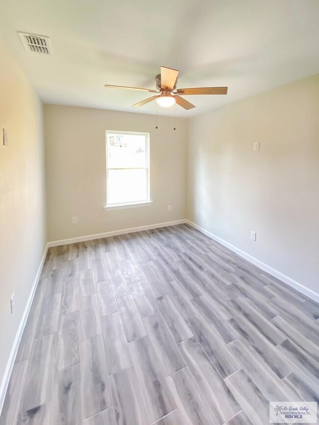 5042 Mckenzie Rd, Brownsville, TX 78521 - photo 7