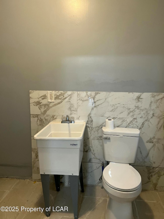 10 S Lehigh St, Shenandoah, PA 17976 - photo 4