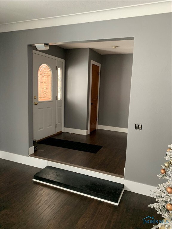 Foyer has 2 coat closets