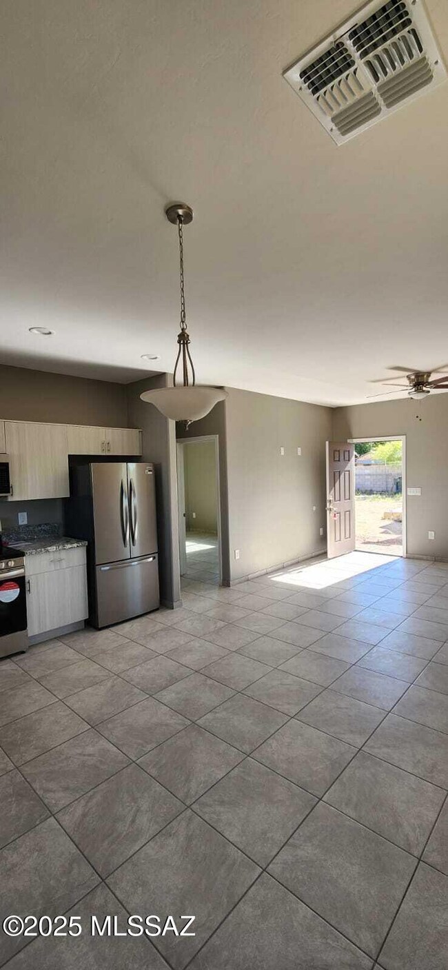 237 E 25th St unit 2, Tucson, AZ 85713 - photo 2