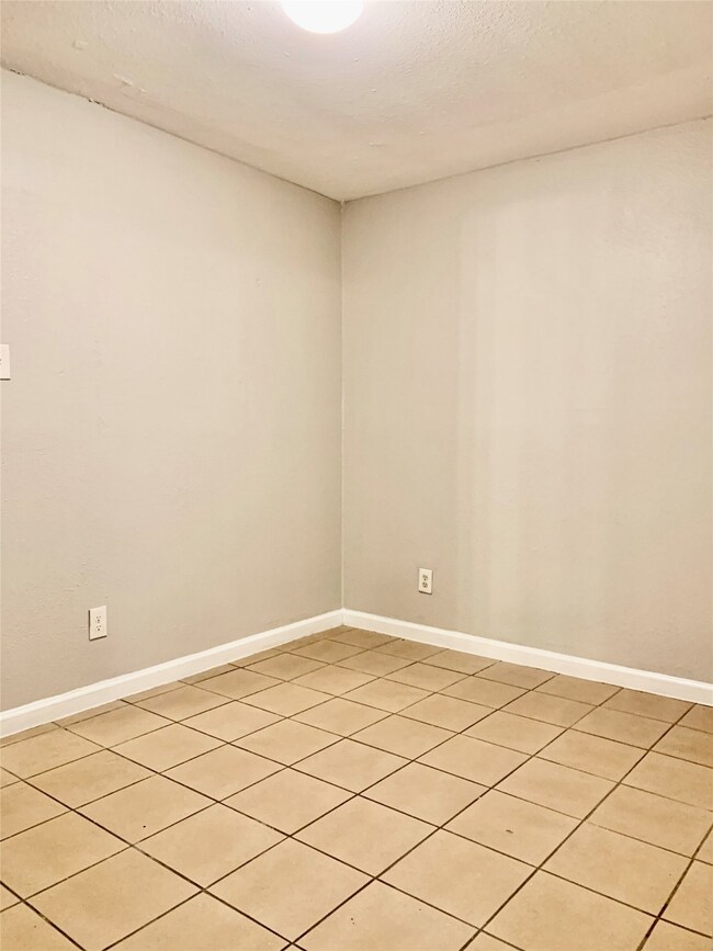 9410 Grannis St unit A, Houston, TX 77075 - photo 6