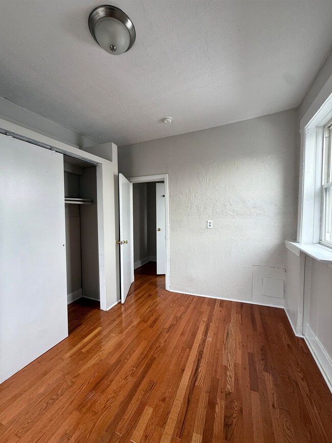 467 Pavonia Ave unit 4L, Jersey City, NJ 07306 - photo 5