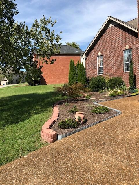 landscaped yard, wide driveway and plenty of walk way