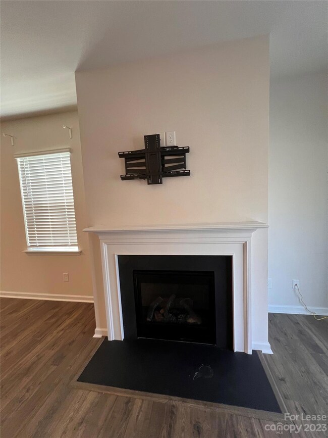 562 King Clover Ln, Clover, SC 29710 - photo 4