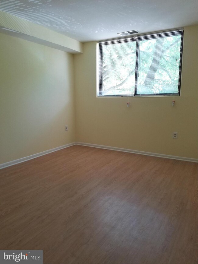 10722 West Dr unit 204, Fairfax, VA 22030 - photo 4