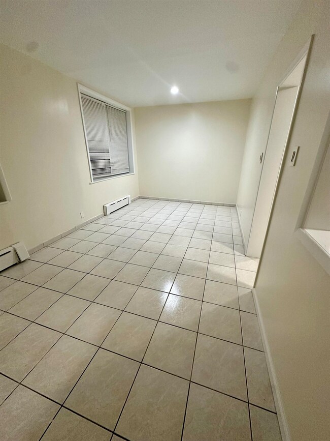 6708 Newkirk Ave unit 1st floor, North Bergen, NJ 07047 - photo 5