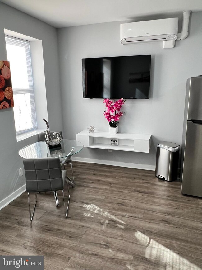 4087 1/2 Lancaster Ave unit 1, Philadelphia, PA 19104 - photo 3