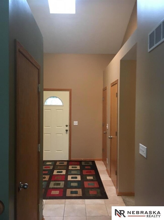 15818 Timberlane Dr, Omaha, NE 68136 - photo 3