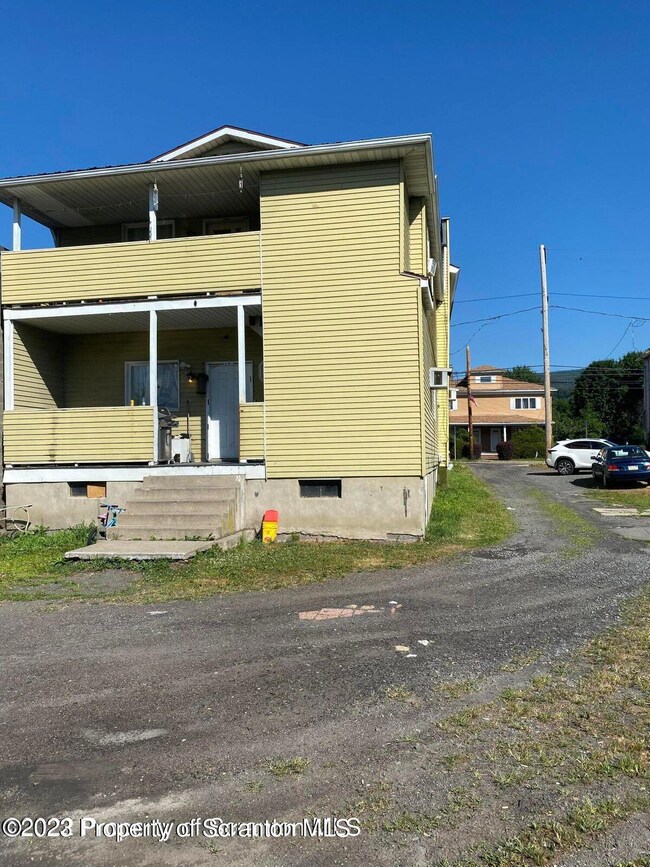 808 Apt C Main St, Dickson City, PA 18519 - photo 3