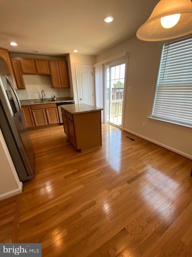 3079 Chinkapin Oak Ln unit 351, Woodbridge, VA 22191 - photo 5