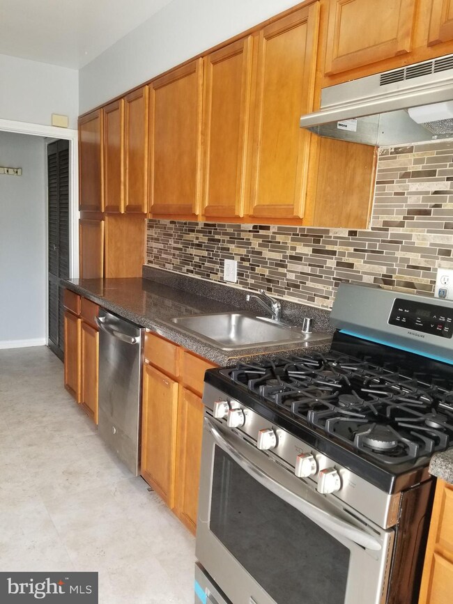 1253 Cedarcroft Rd, Baltimore, MD 21239 - photo 6