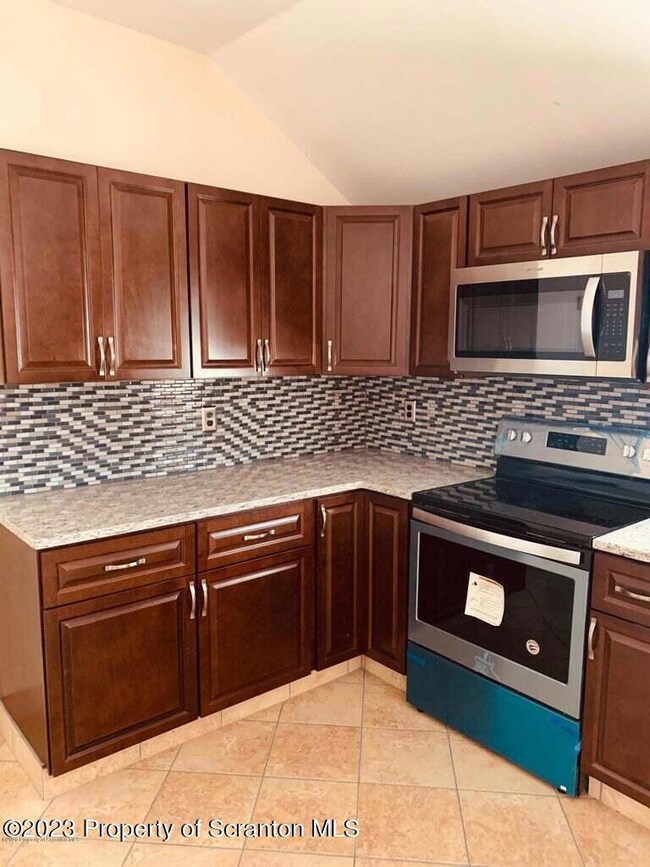 604 Oak St, Old Forge, PA 18518 - photo 5