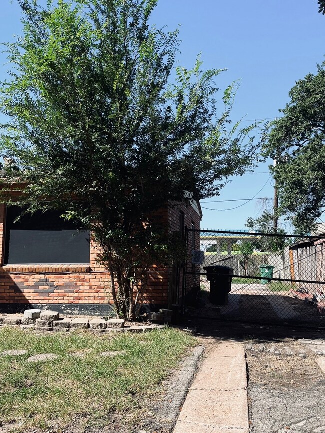 7601 Edna St, Houston, TX 77087 - photo 4