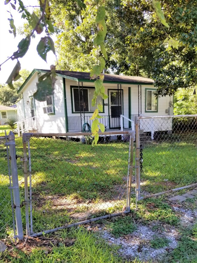 1310 Gale St, Houston, TX 77009 - photo 5