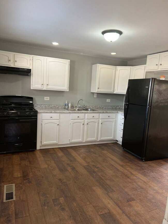 4500 185th Place, Country Club Hills, IL 60478 - photo 3