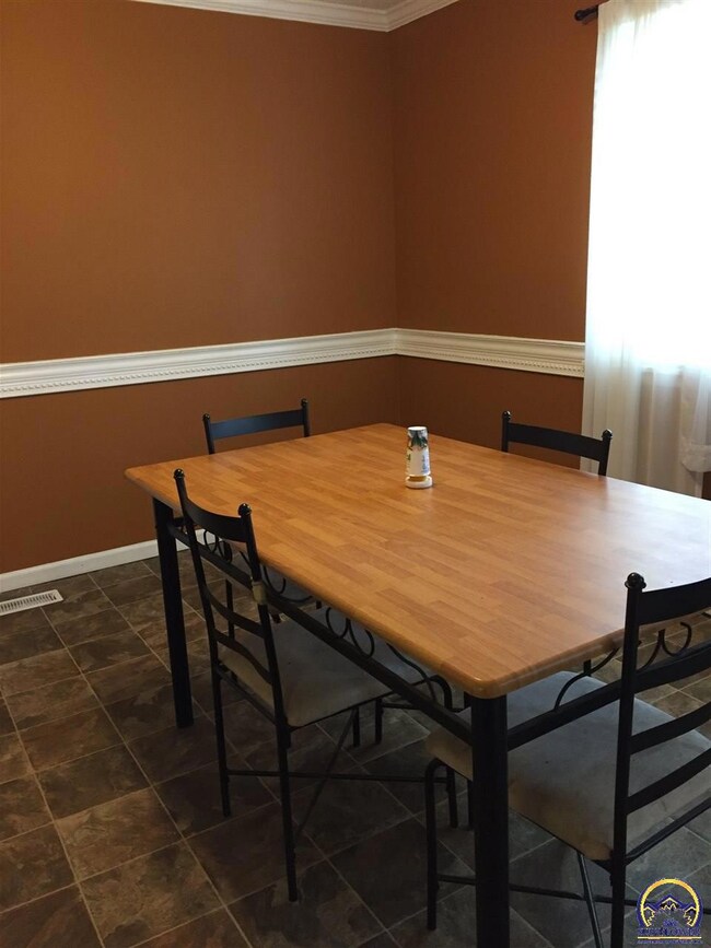 3314 SW Kiowa St, Topeka, KS 66614 - photo 3