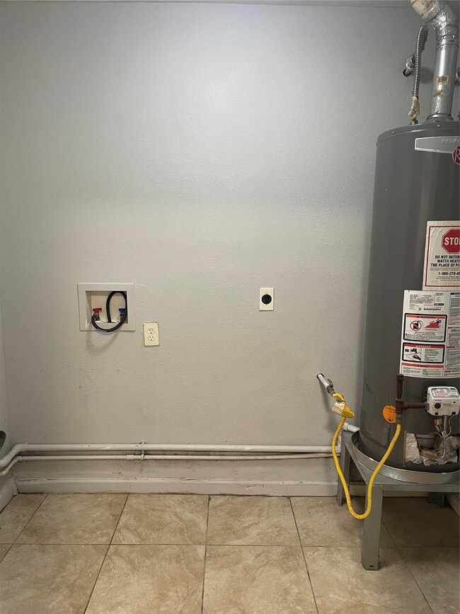 10303 Bretton Dr, Houston, TX 77016 - photo 7