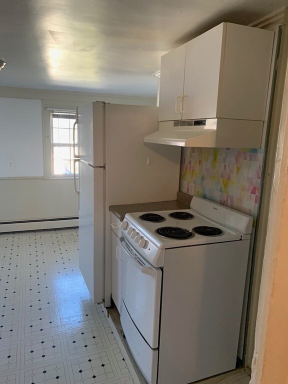 188 Derby St unit 3R, Salem, MA 01970 - photo 4