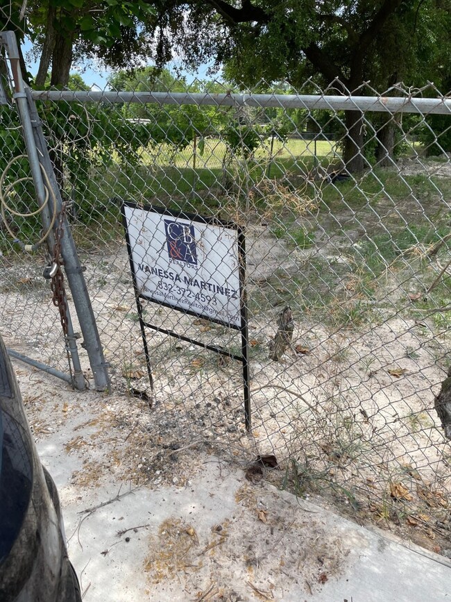 2009 Conklin St, Houston, TX 77088 - photo 3