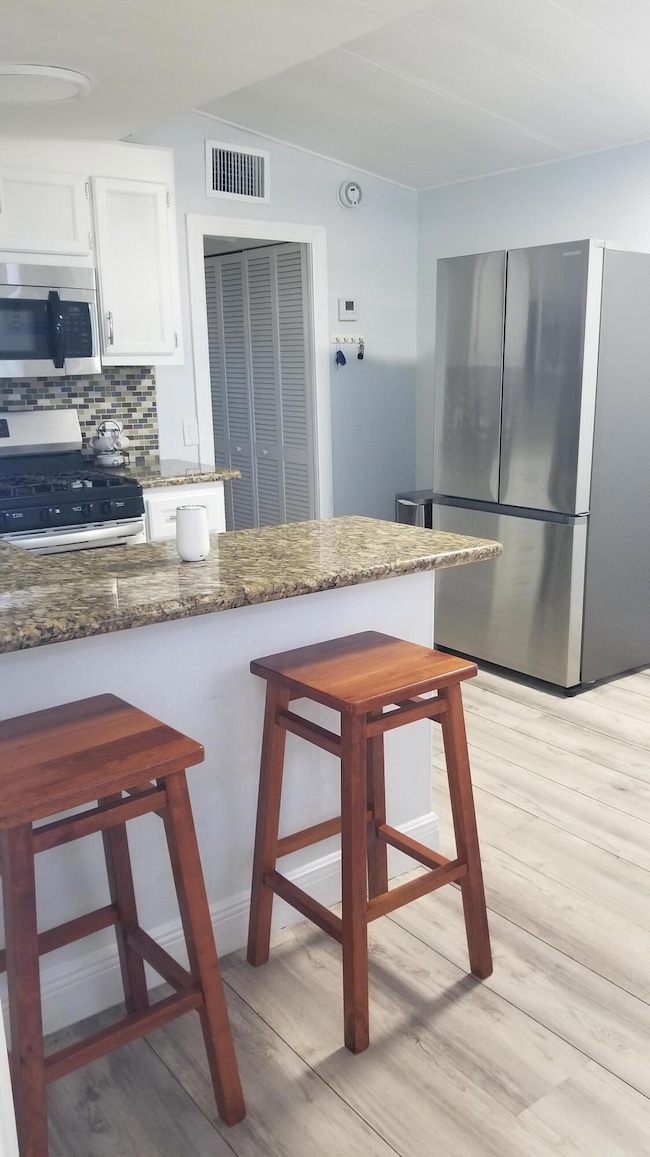 105Kitchen3-4