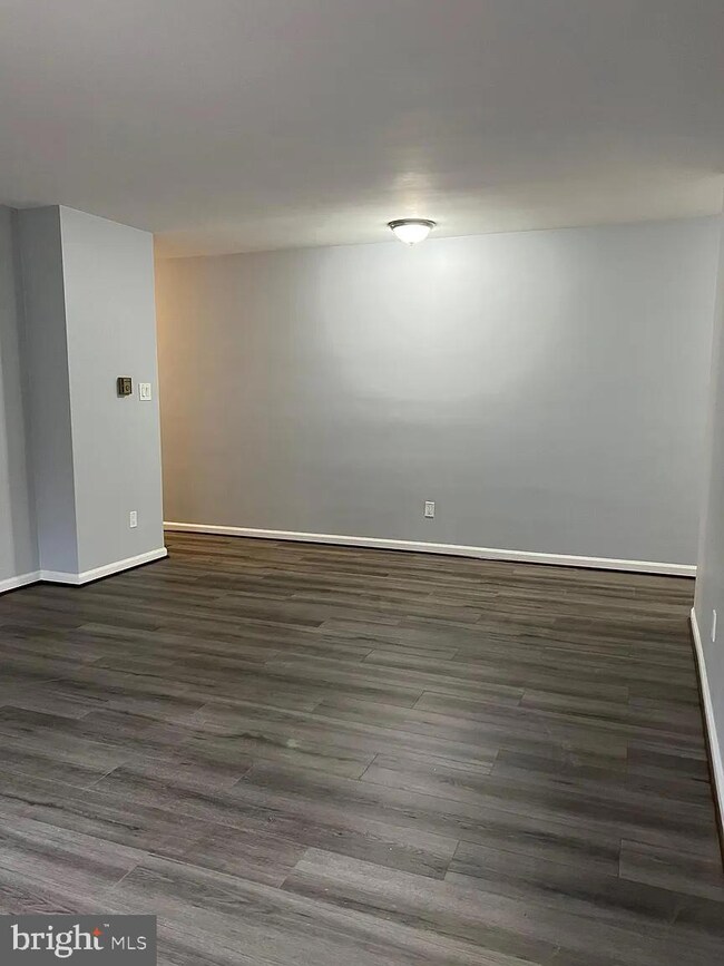 3330 Spring Ln unit D24, Baileys Crossroads, VA 22041 - photo 7