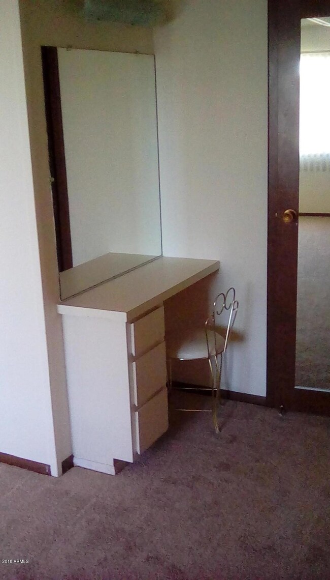 13721 98th dressing area