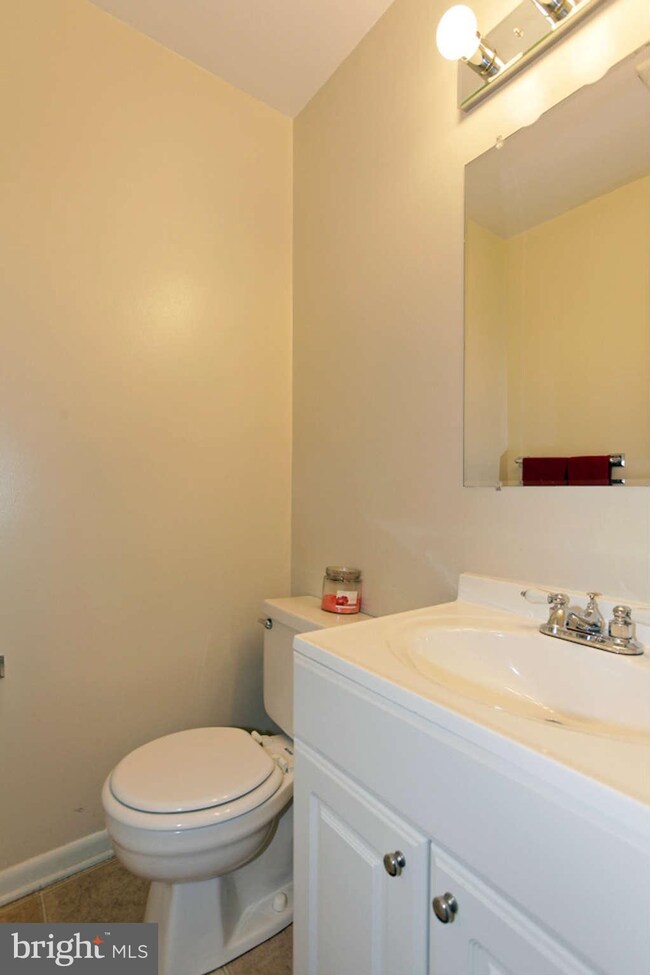 5690 Vantage Point Rd, Columbia, MD 21044 - photo 4