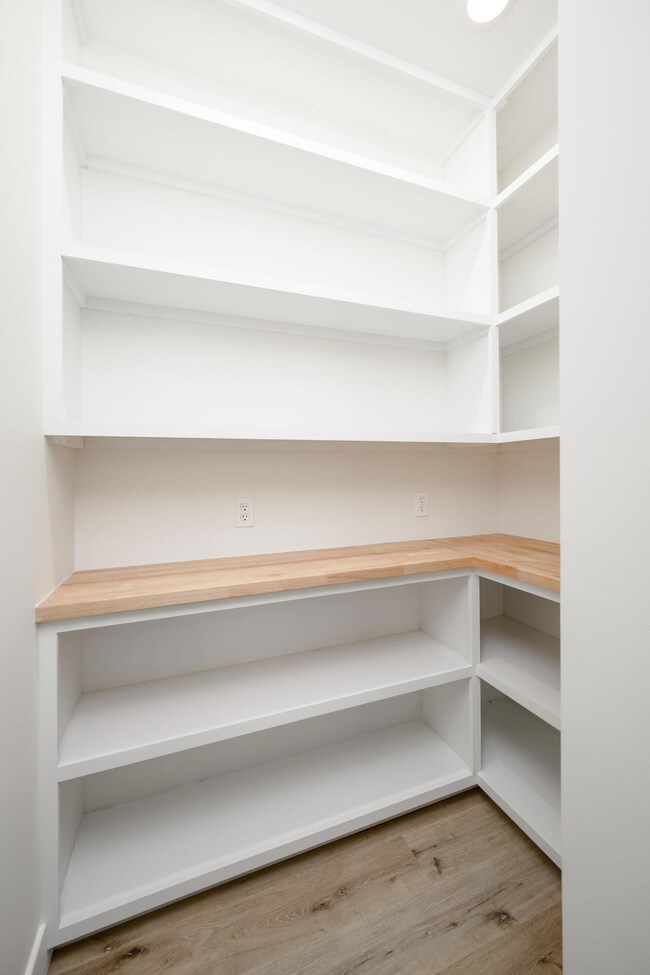 10879 Country Aire Meadows Ct, Holts Summit, MO 65043 - photo 6